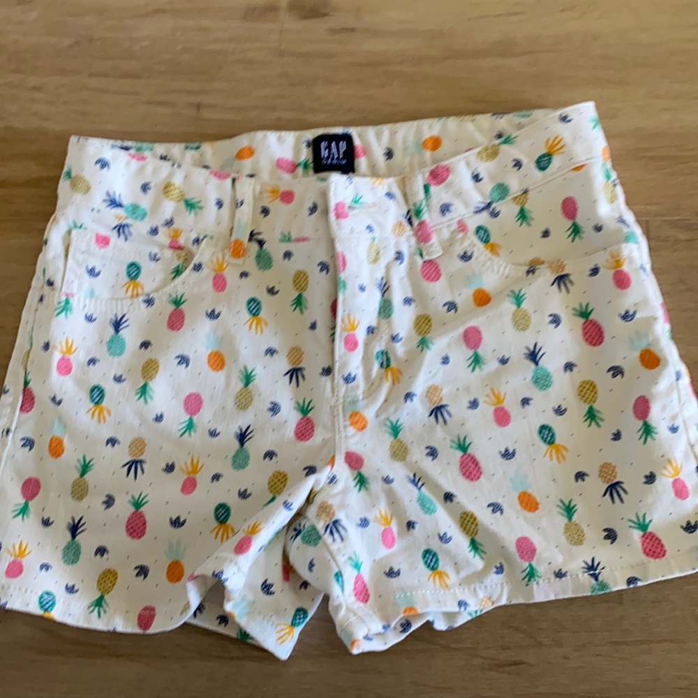 Gap pineapple shorts